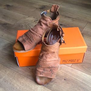 Miz Mooz Style-Carey Hazelnut Leather Women’s Sandal. Size EU 38, US Siz…
